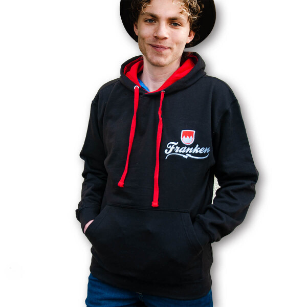 Zweifarbiger Hoodie schwarz mit roter Innenkapuze und rotem Bändeln